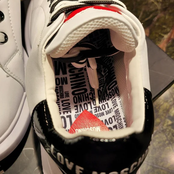 Love Moschino Sneakers JA15284G0CIA310A White Black Laces, Leather, Heart, NEW